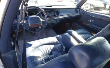 Lincoln-town-car-1995-12