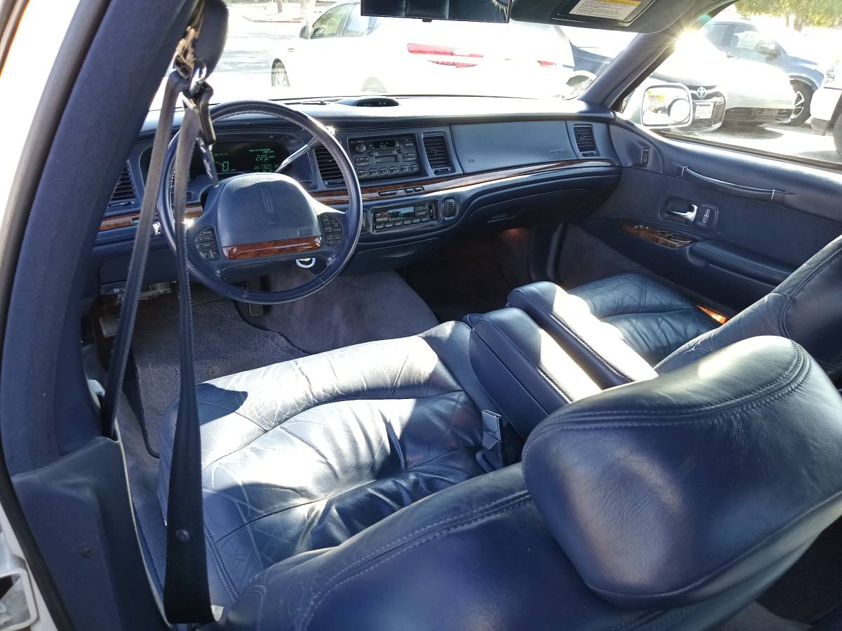Lincoln-town-car-1995-12