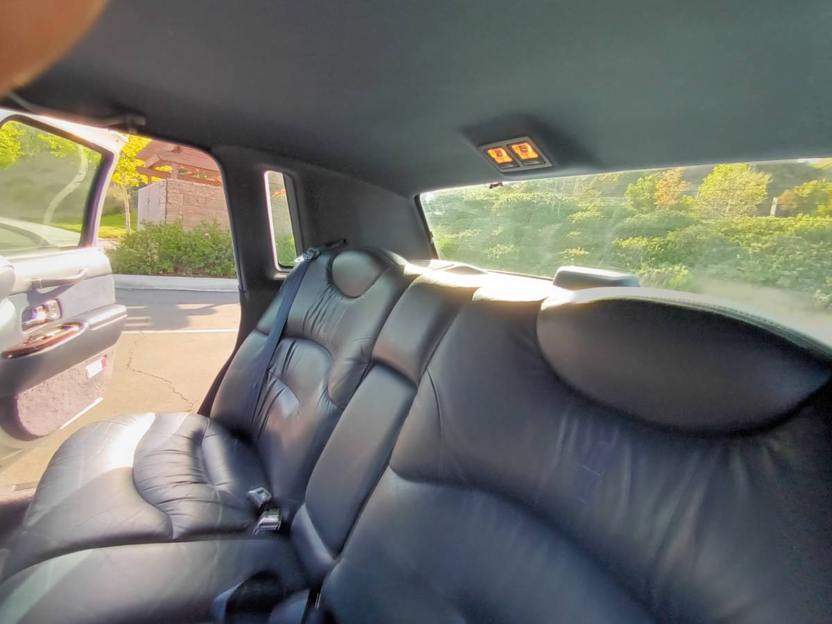 Lincoln-town-car-1995-16