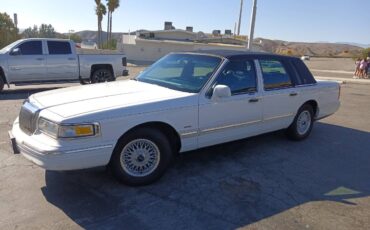 Lincoln-town-car-1995