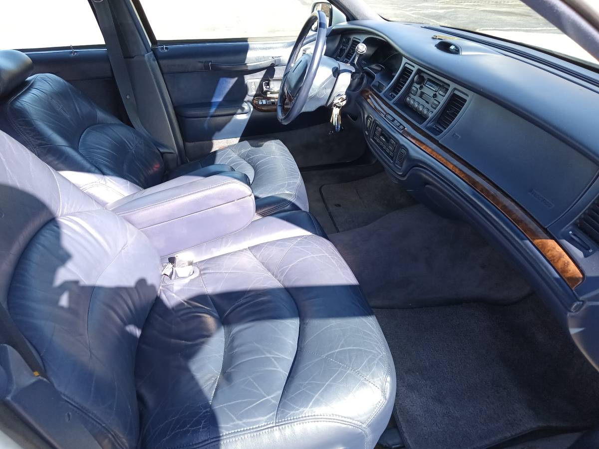 Lincoln-town-car-1995-8