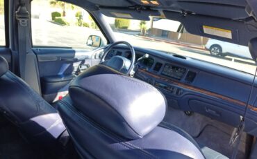 Lincoln-town-car-1995-9
