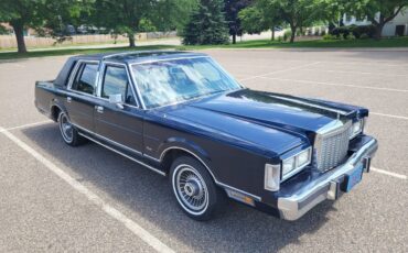 Lincoln-town-car-base-1987-blue-1