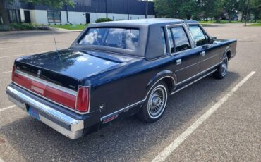 Lincoln-town-car-base-1987-blue-2