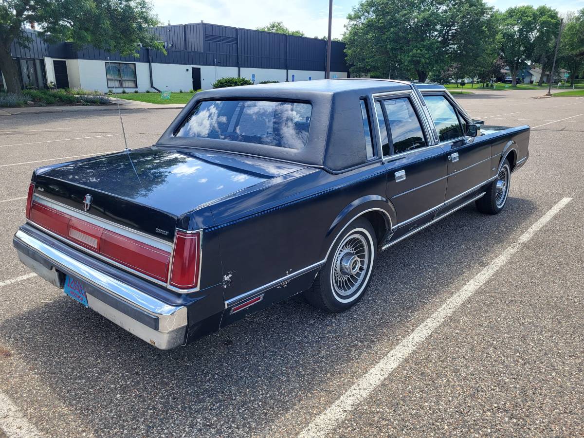 Lincoln-town-car-base-1987-blue-2