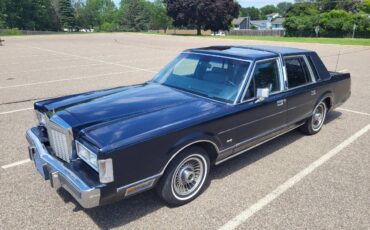 Lincoln-town-car-base-1987-blue