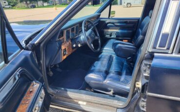 Lincoln-town-car-base-1987-blue-4