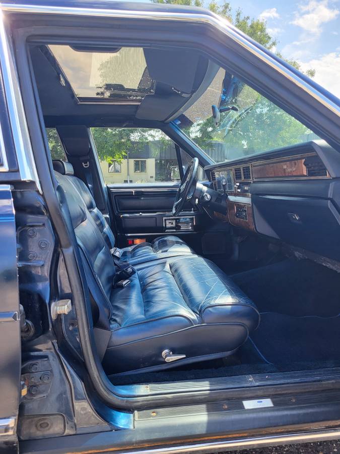 Lincoln-town-car-base-1987-blue-7
