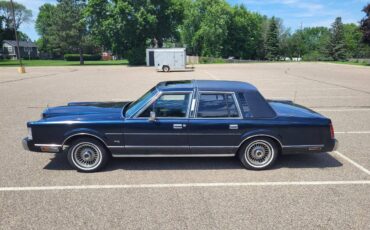 Lincoln-town-car-base-1987-blue-9
