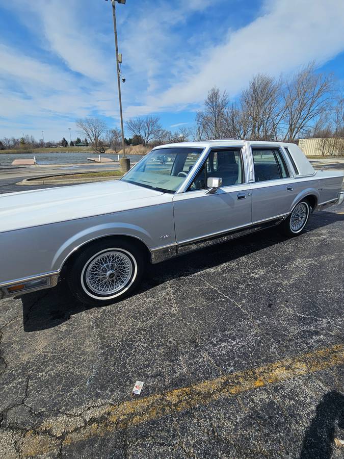 Lincoln-town-car-cartier-1984-10