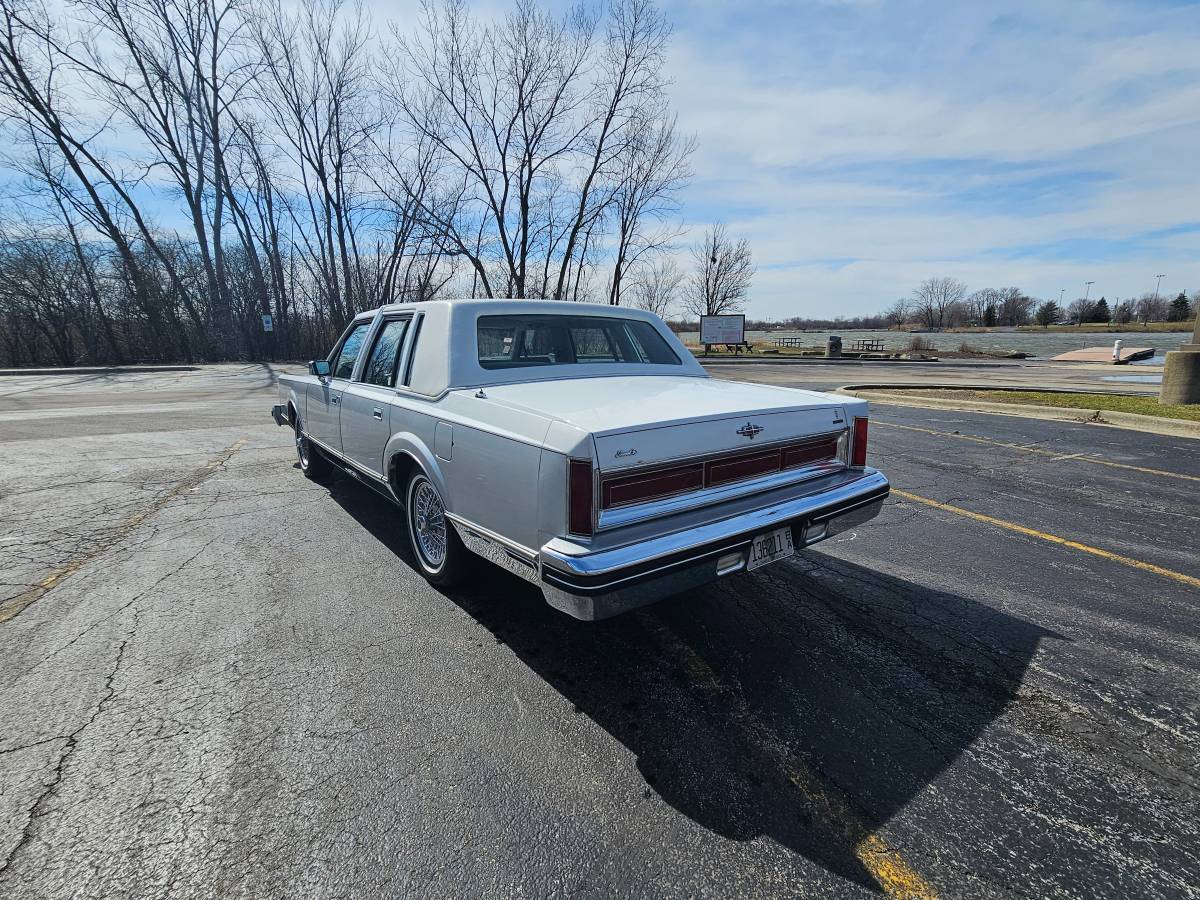 Lincoln-town-car-cartier-1984-11