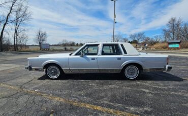 Lincoln-town-car-cartier-1984