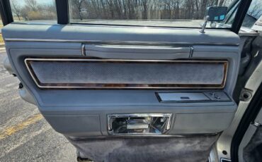 Lincoln-town-car-cartier-1984-6