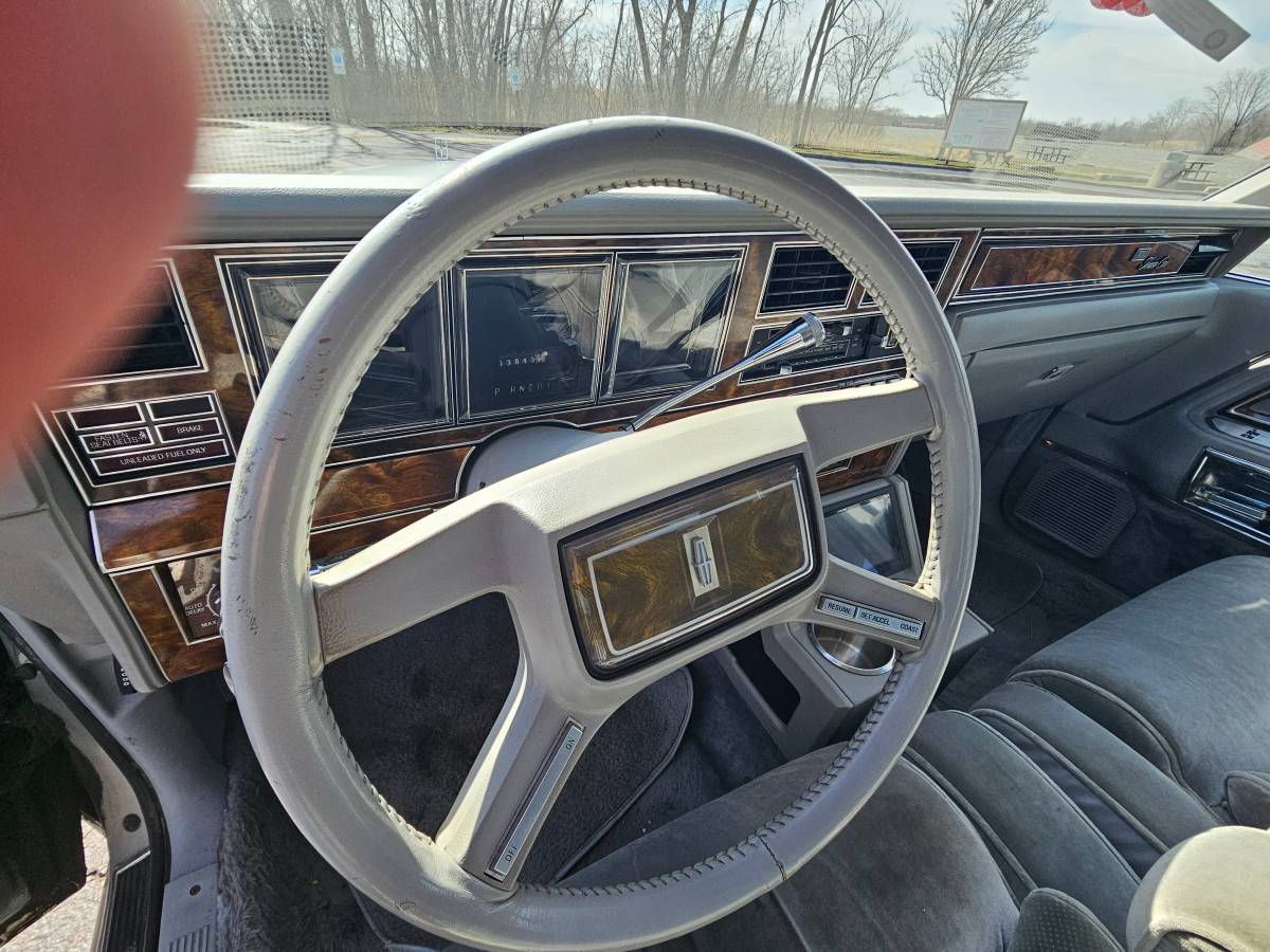 Lincoln-town-car-cartier-1984-9