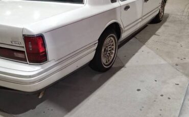 Lincoln-town-car-cartier-1994-2