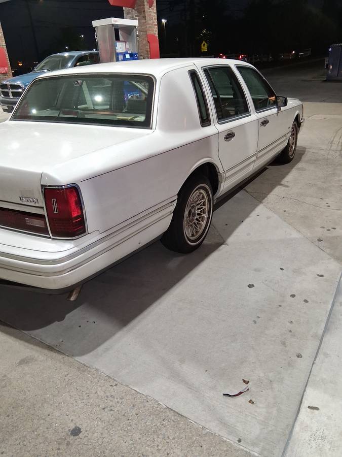 Lincoln-town-car-cartier-1994-2