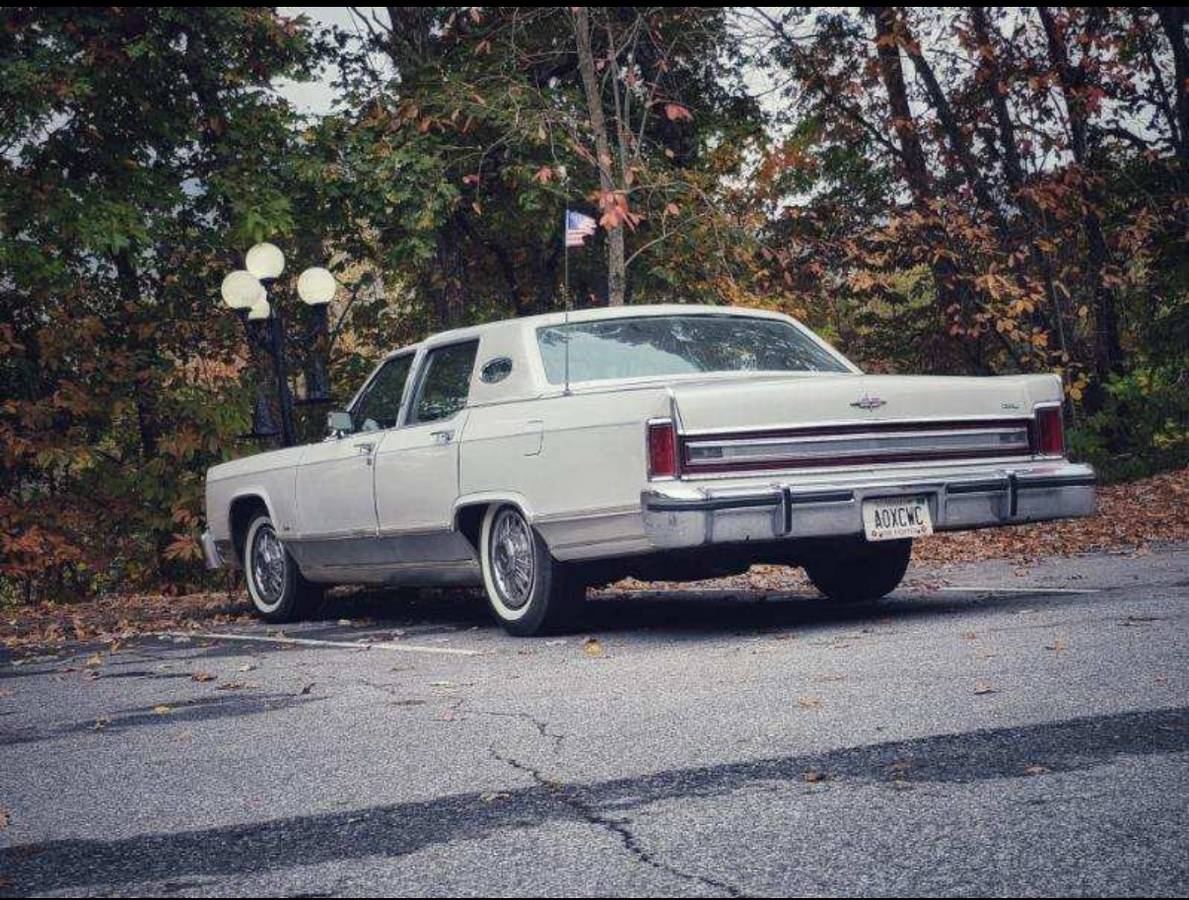 Lincoln-town-car-executive-1978-4