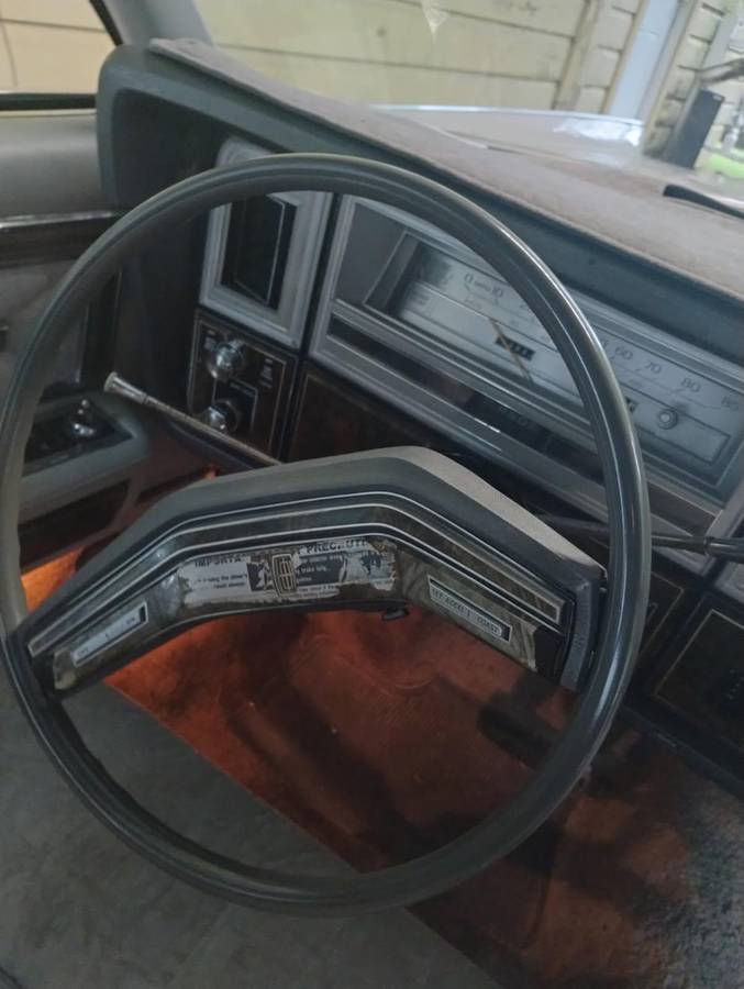 Lincoln-town-car-executive-1978-6