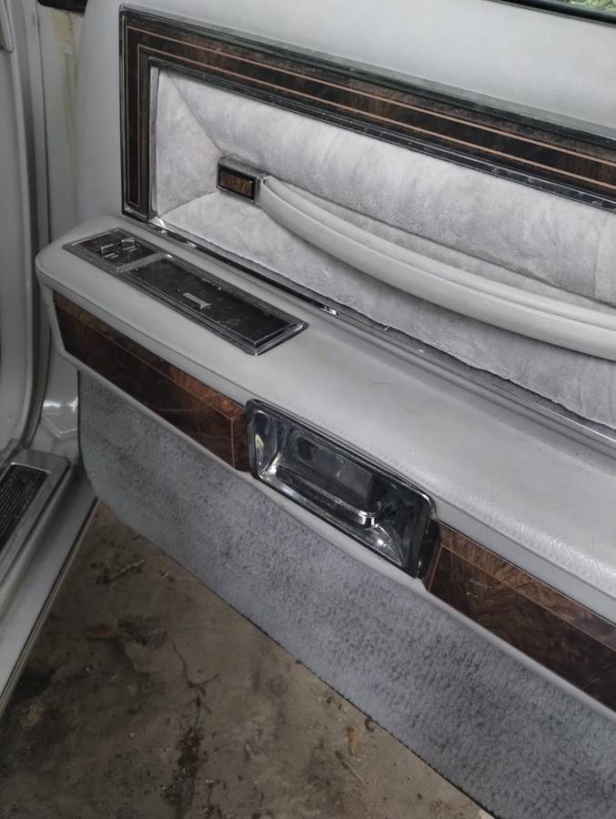 Lincoln-town-car-executive-1978-7