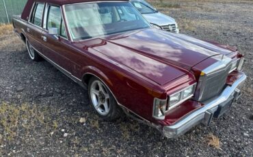 Lincoln-town-car-executive-1989-red-1