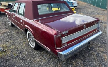Lincoln-town-car-executive-1989-red-2