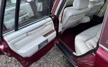 Lincoln-town-car-executive-1989-red-7