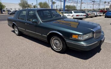 Lincoln-town-car-executive-1995-green-1