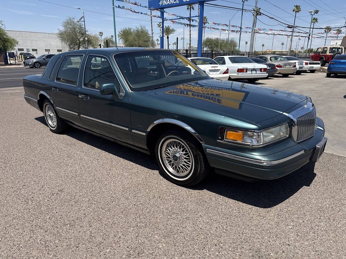 Lincoln-town-car-executive-1995-green-1