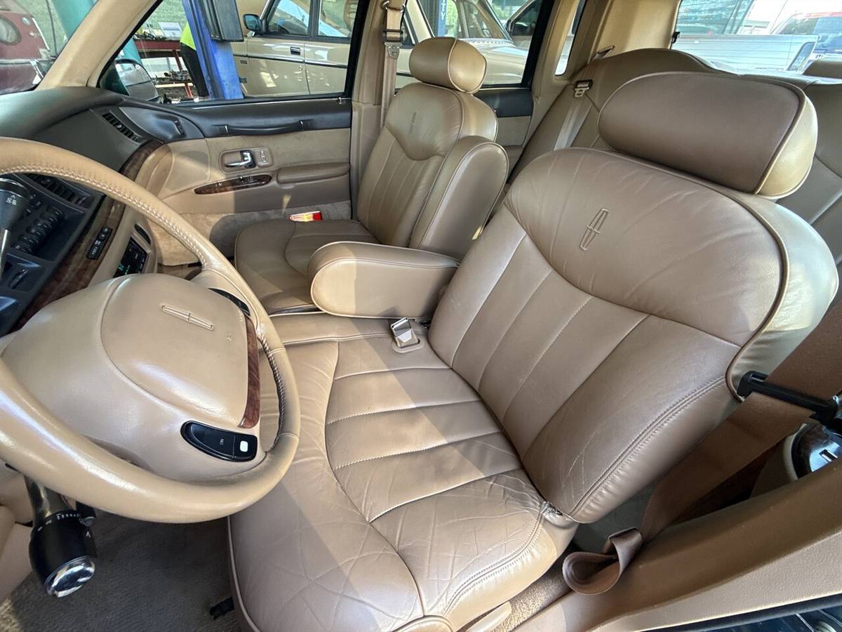 Lincoln-town-car-executive-1995-green-14