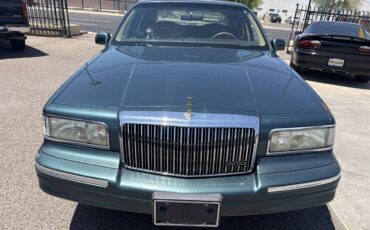Lincoln-town-car-executive-1995-green-2