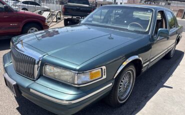 Lincoln-town-car-executive-1995-green-4