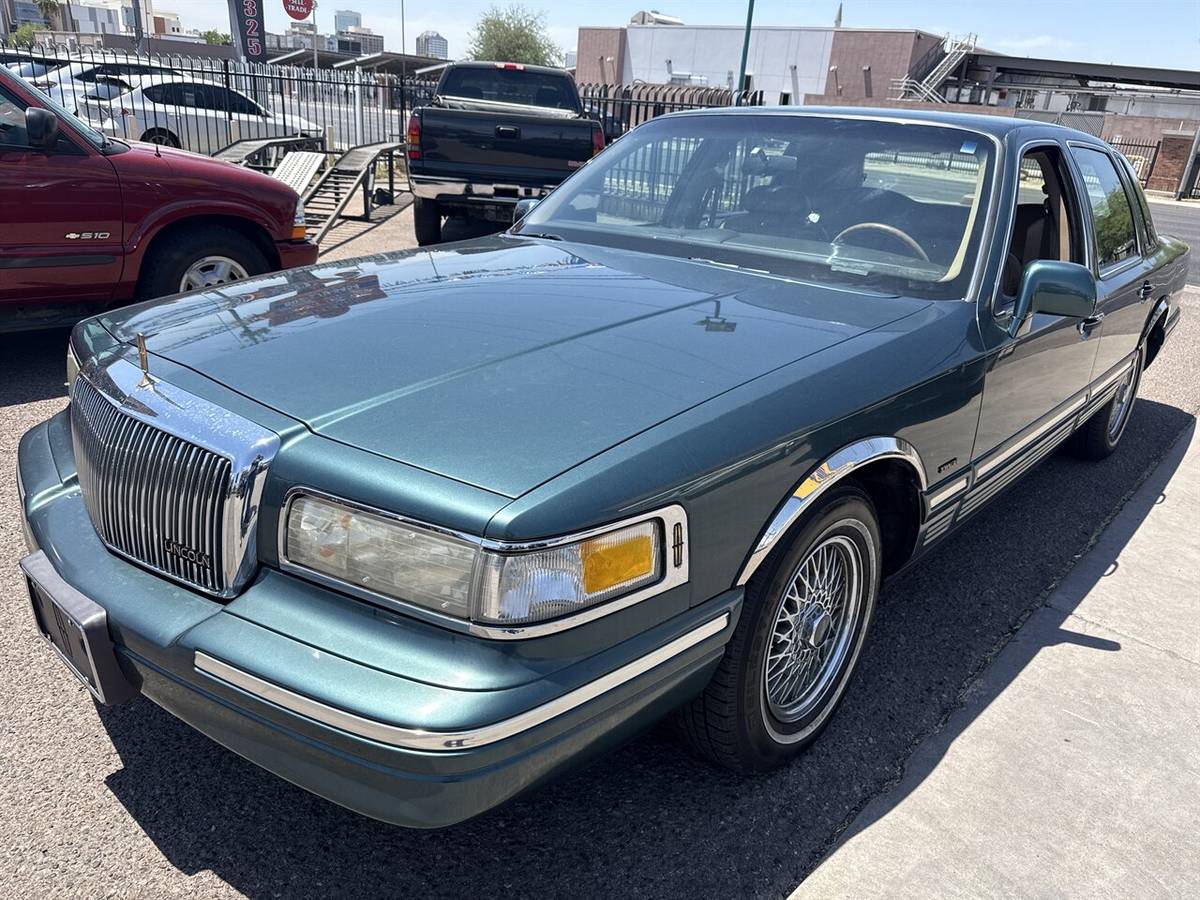 Lincoln-town-car-executive-1995-green-4