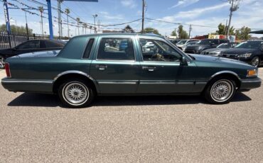 Lincoln-town-car-executive-1995-green-8