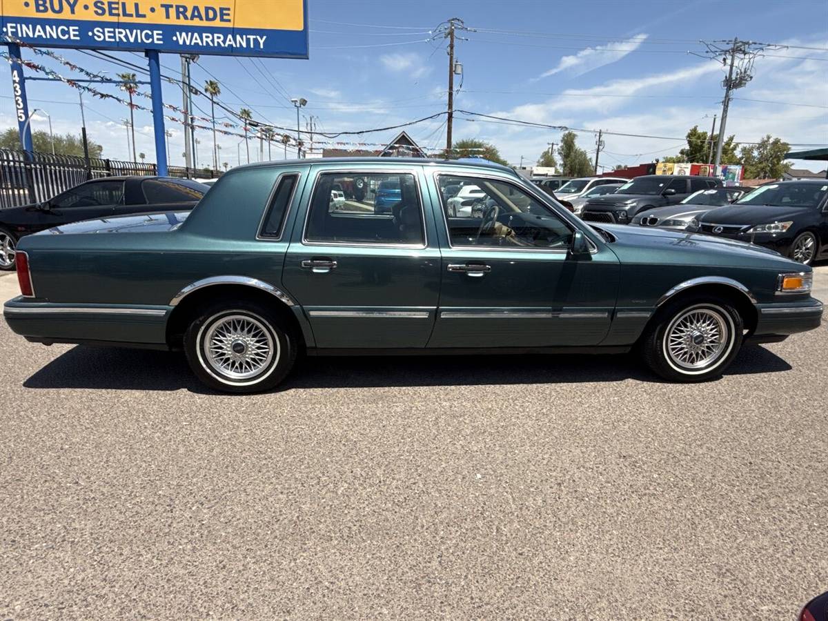 Lincoln-town-car-executive-1995-green-8