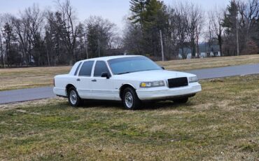 Lincoln-town-car-executive-1995-white-1