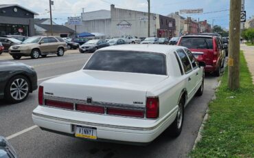 Lincoln-town-car-executive-1995-white-2