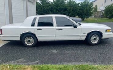 Lincoln-town-car-executive-1995-white-3