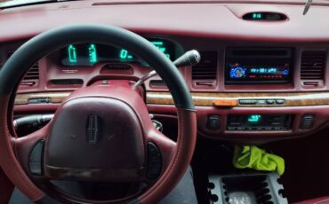 Lincoln-town-car-executive-1995-white