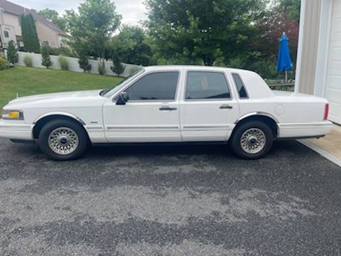 Lincoln-town-car-executive-1995-white-4