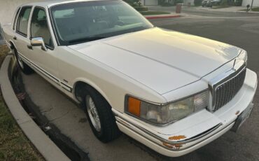 Lincoln-town-car-executive-series-1994-white-1