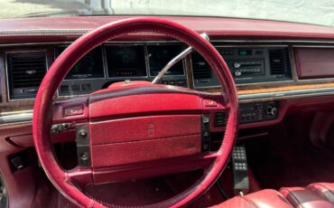 Lincoln-town-car-signature-1990-11