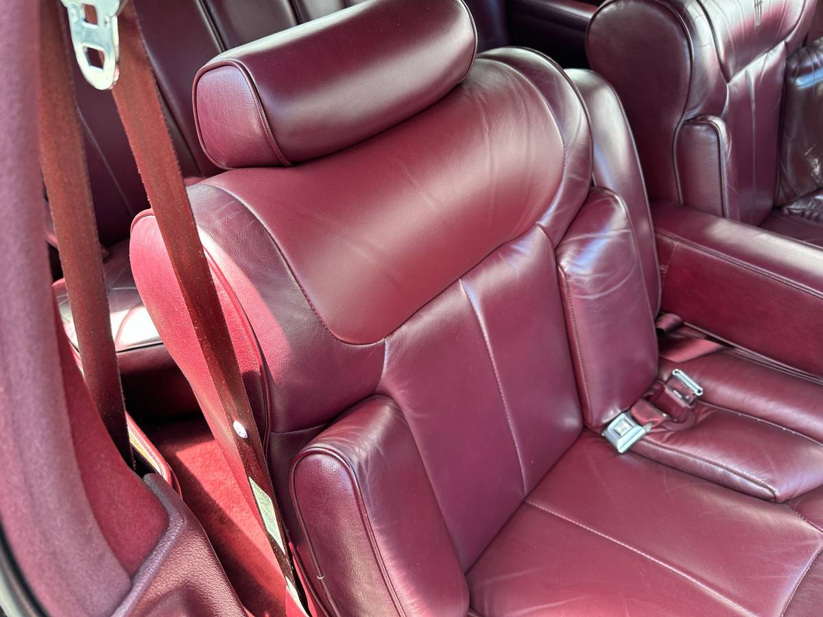 Lincoln-town-car-signature-1990-12