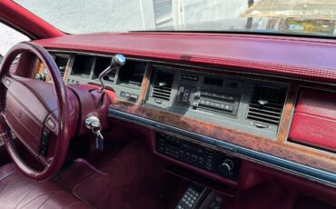 Lincoln-town-car-signature-1990-14
