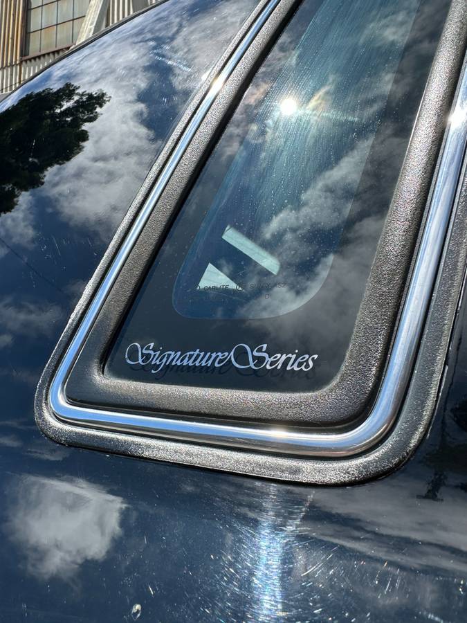 Lincoln-town-car-signature-1990-15