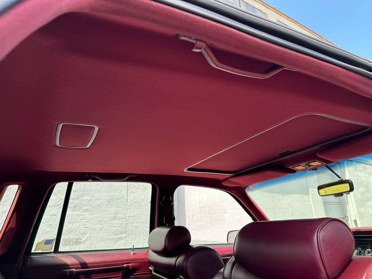 Lincoln-town-car-signature-1990-17