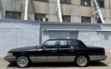 Lincoln-town-car-signature-1990-2