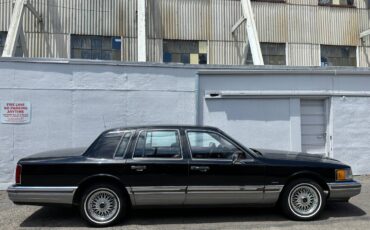 Lincoln-town-car-signature-1990-3