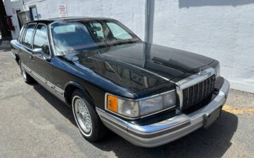 Lincoln-town-car-signature-1990-4