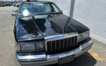 Lincoln-town-car-signature-1990-6