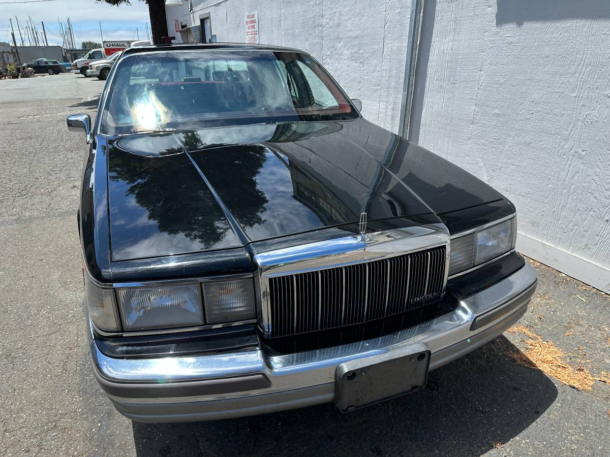 Lincoln-town-car-signature-1990-6
